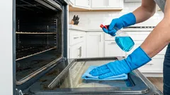 Hur man tar bort fett från ugnen utan aggressiva kemikalier